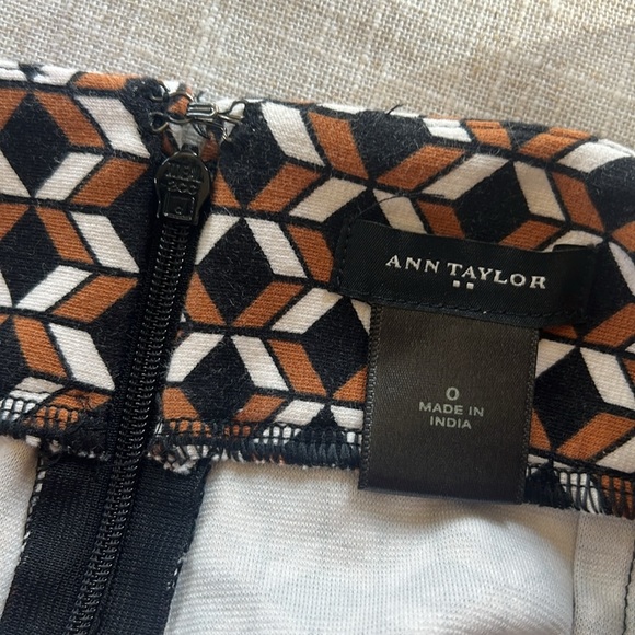 Ann Taylor pencil skirt size 0. Excellent condition. Zipper back kick flip - Picture 8 of 10